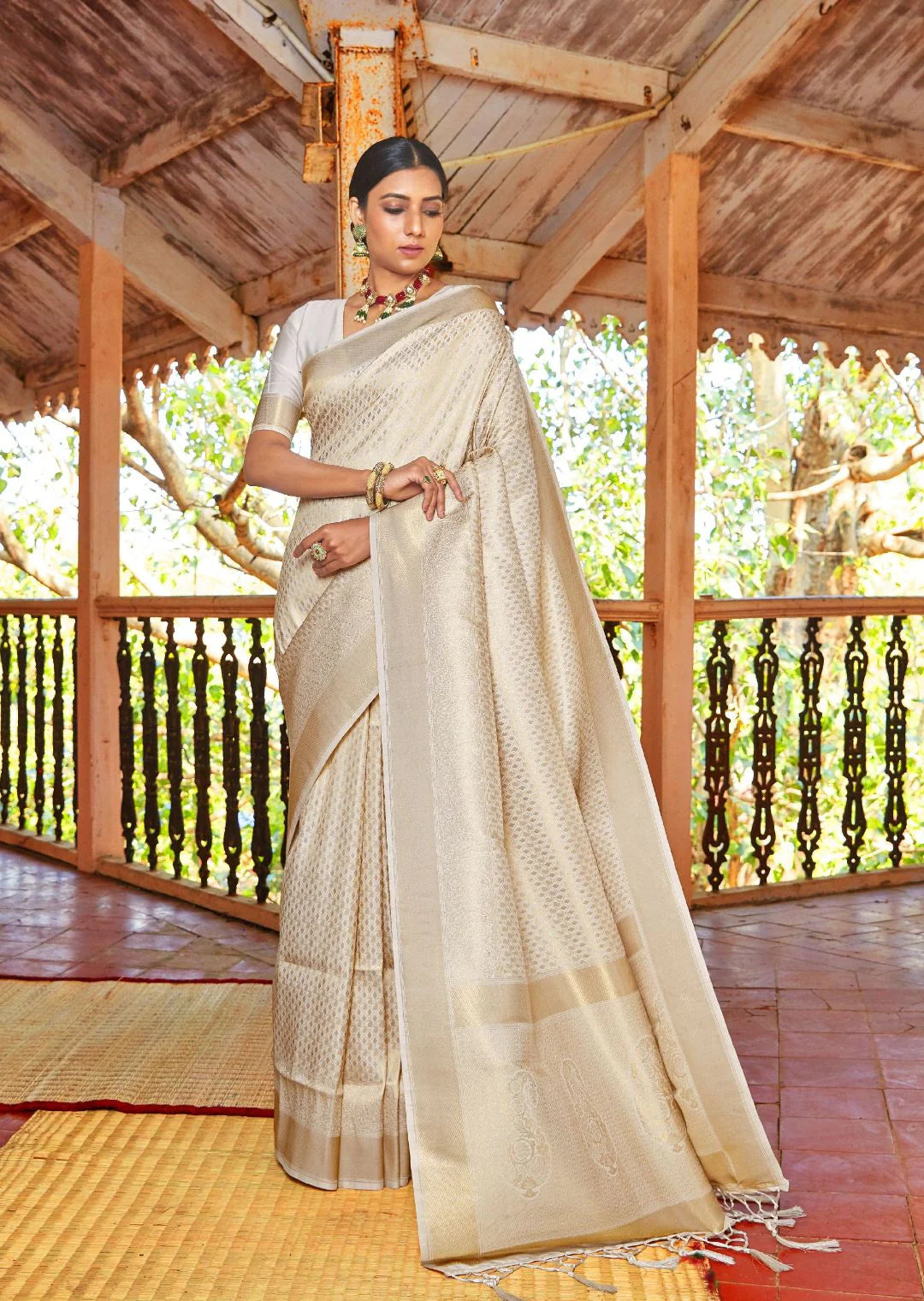 White Gold Hand Woven Kanchipuram Silk Saree