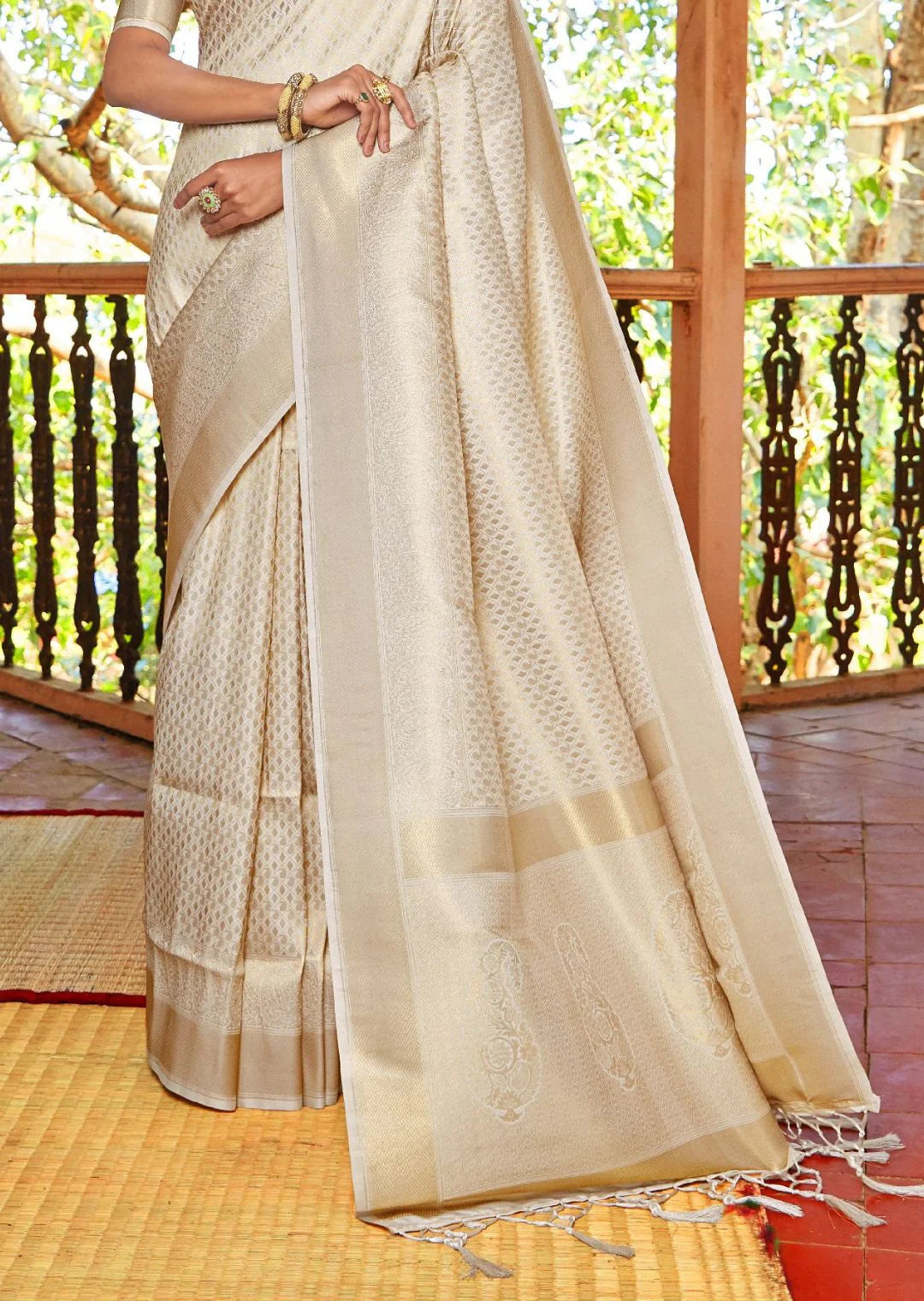 White Gold Hand Woven Kanchipuram Silk Saree
